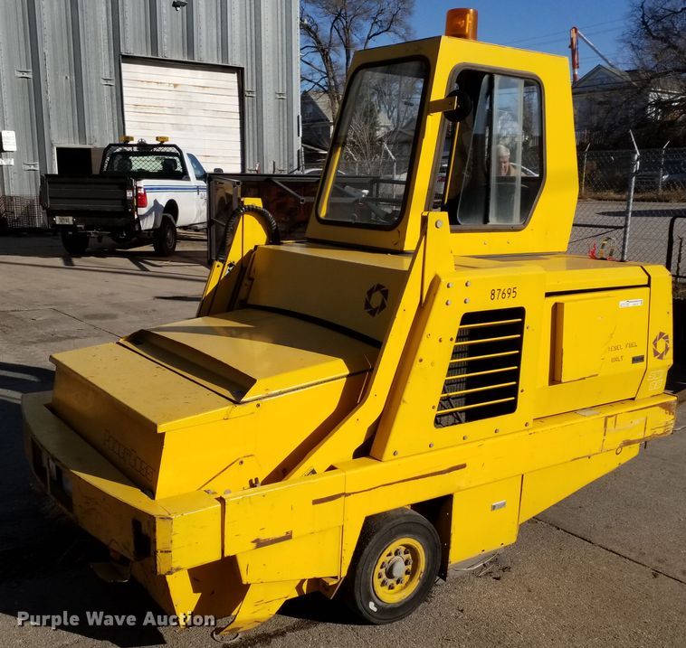 1980 Power Boss SW88 sweeper - GJ9178