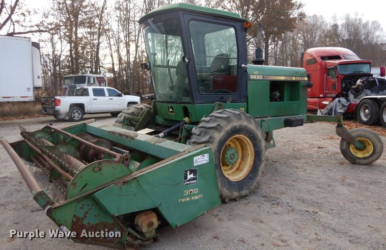 1986 John Deere 3830 windrower - DH5003