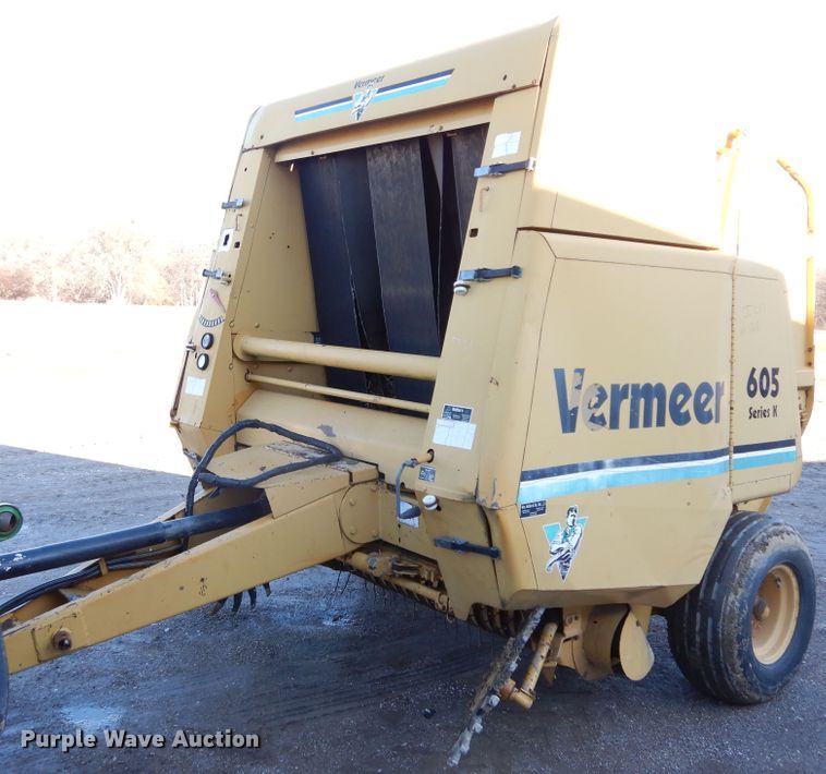 1993 Vermeer 605 round baler - H1210
