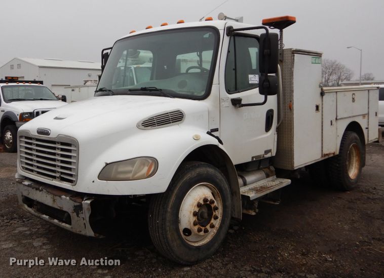2004 Freightliner Business Class M2 utility bed truck - DH2248