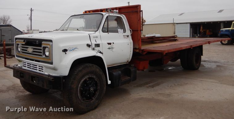 1983 Chevrolet C70 scissor lift truck - DH5020