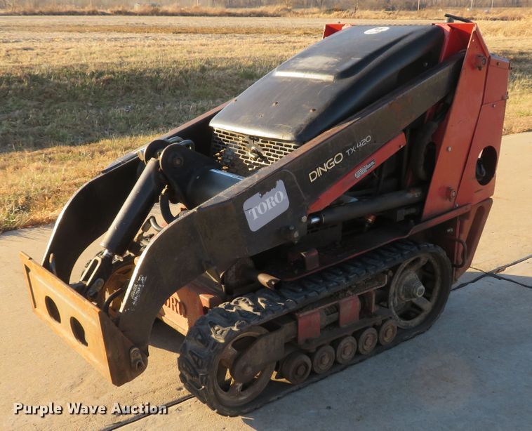 2005 Toro TX420 compact utility loader - DI2002