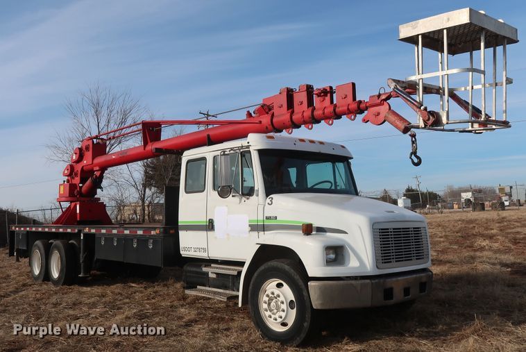 2002 Freightliner FL80 crane truck - GD9961
