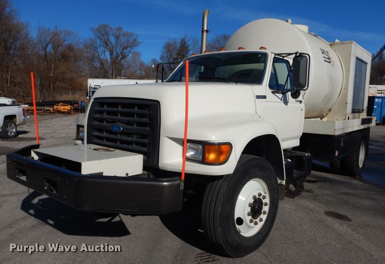 1997 Ford F800 sewer jetter truck - DH4309