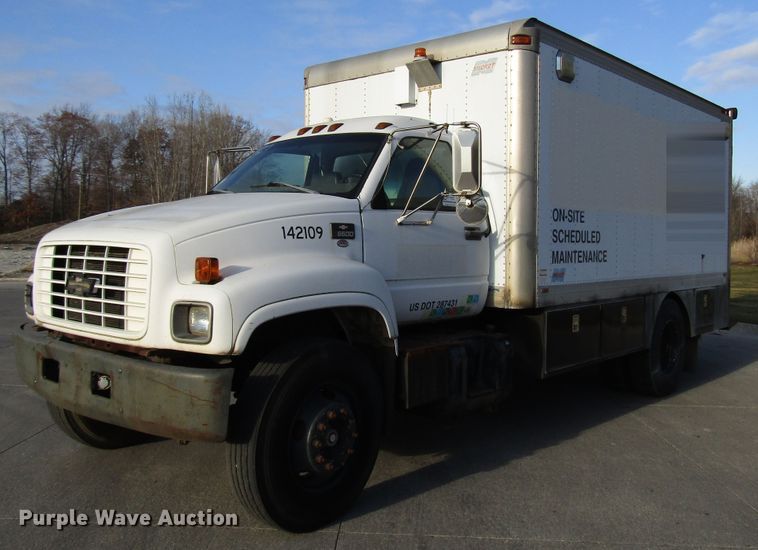 1999 Chevrolet C6500 lube service truck - DH8325