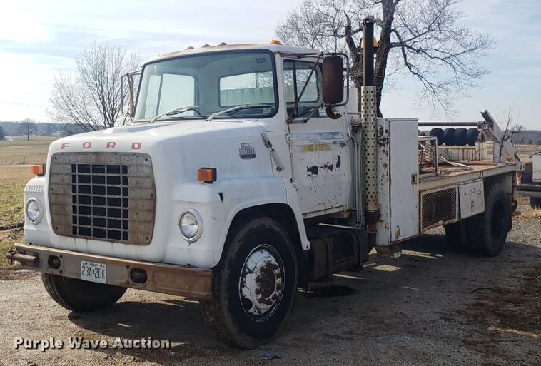 1983 Ford 700 spool truck - GA9408