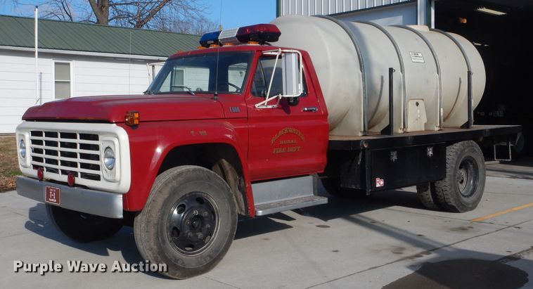 1978 Ford F600 tanker fire truck - DH6302