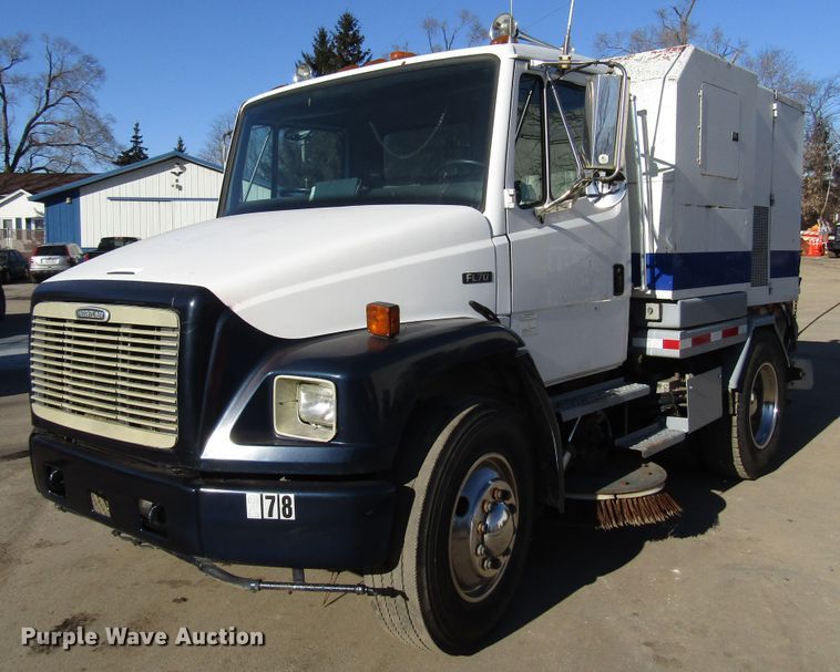 1998 Freightliner FL70 street sweeper truck - DH8344