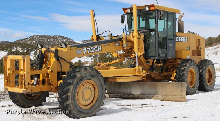 2002 John Deere 772CH Series II motor grader - DD6083