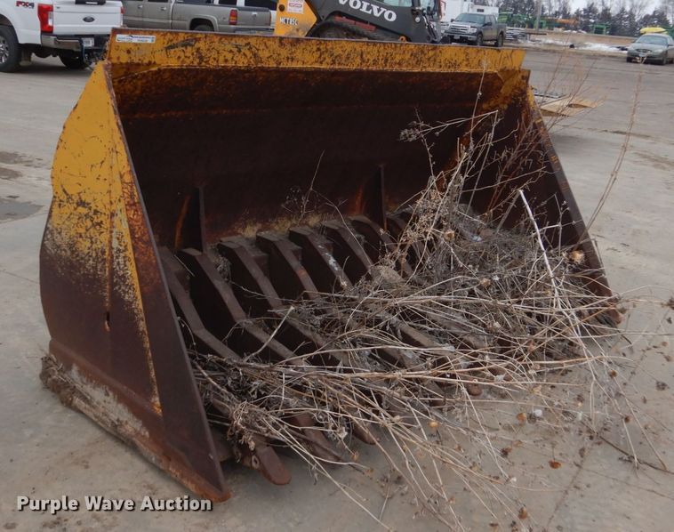 104"W loader bucket - FU9230