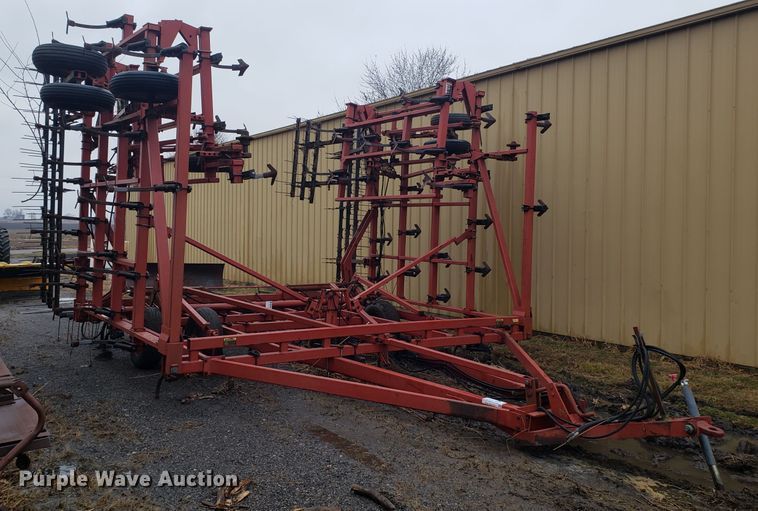 Case IH 4800 row crop cultivator - L1420