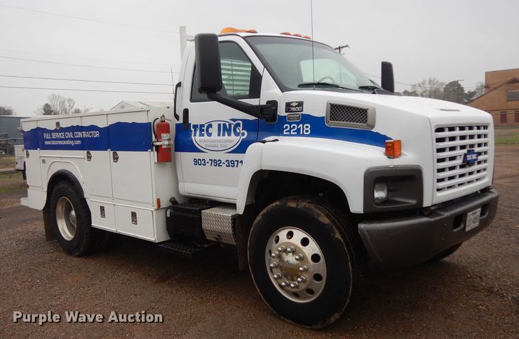 2003 Chevrolet C7500 utility truck - DH2358