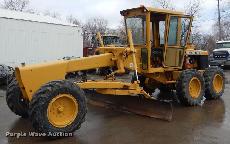 John Deere 570 motor grader - DH6436