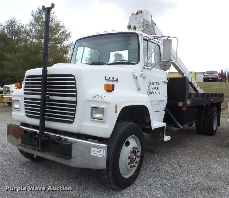1987 Ford L8000 crane truck - DH7893
