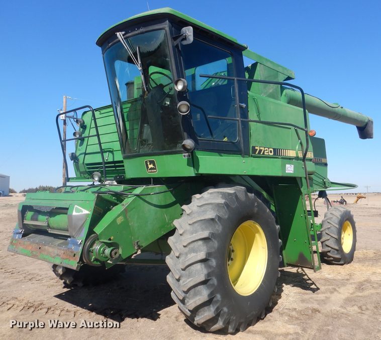 1988 John Deere 7720 Titan II combine - DG5937