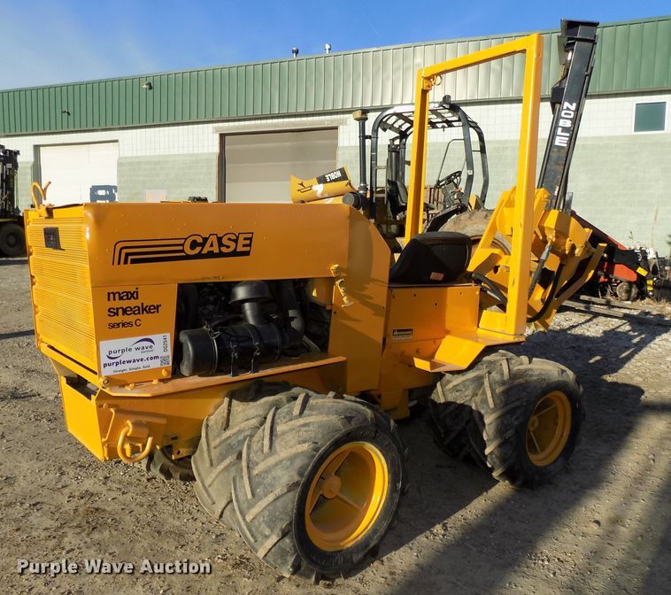1987 Case Maxi Sneaker Series B vibratory cable plow - DG2541