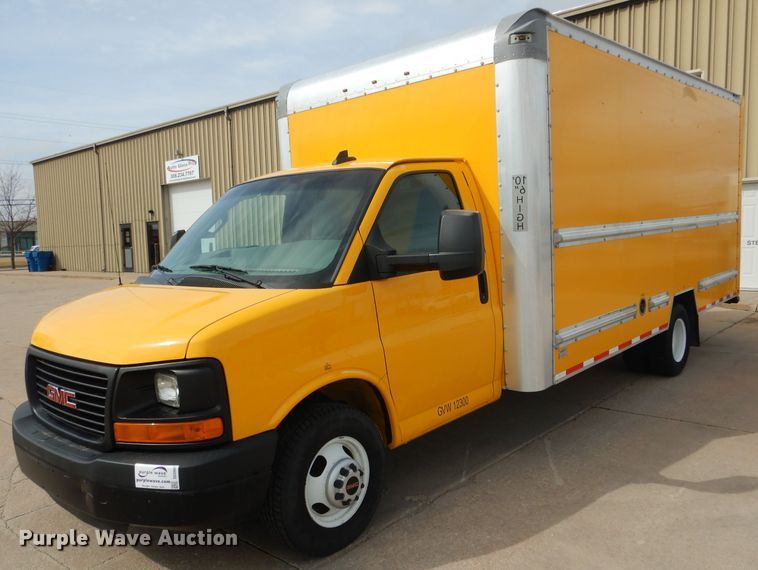 2016 GMC Savana box truck - DG5941