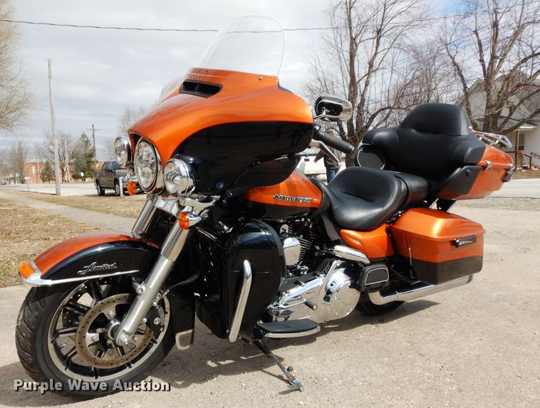 2014 Harley Davidson Electra Glide motorcycle - GK9719
