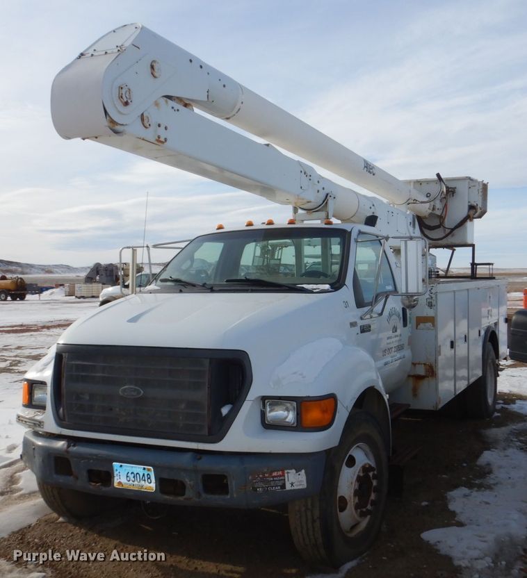 2000 Ford F650 Super Duty bucket truck - FU9137