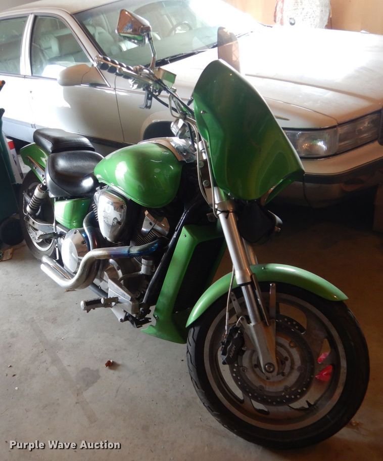 2002 Honda VTX1800C2 motorcycle - GW9607