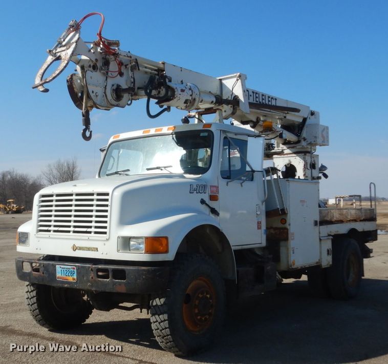 1993 International 4800 digger derrick truck - FX9017