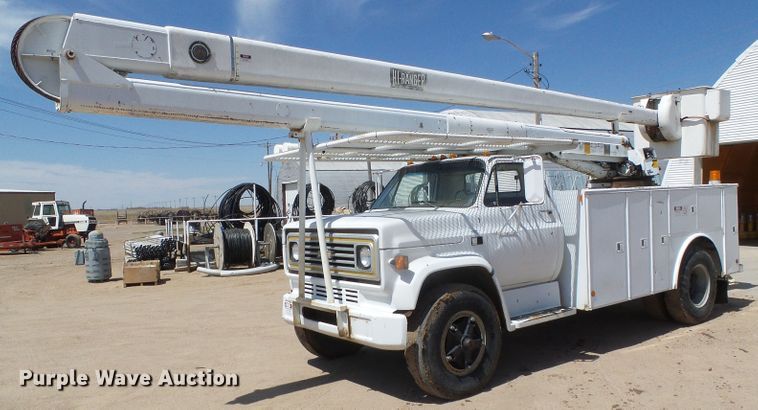 1988 Chevrolet C60 bucket truck - DH4879