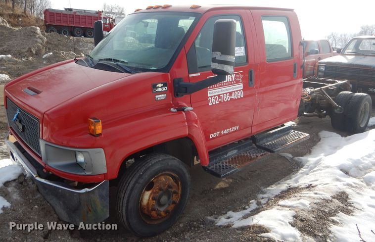 2007 Chevrolet C4500 Crew Cab truck cab and chassis - DH6410