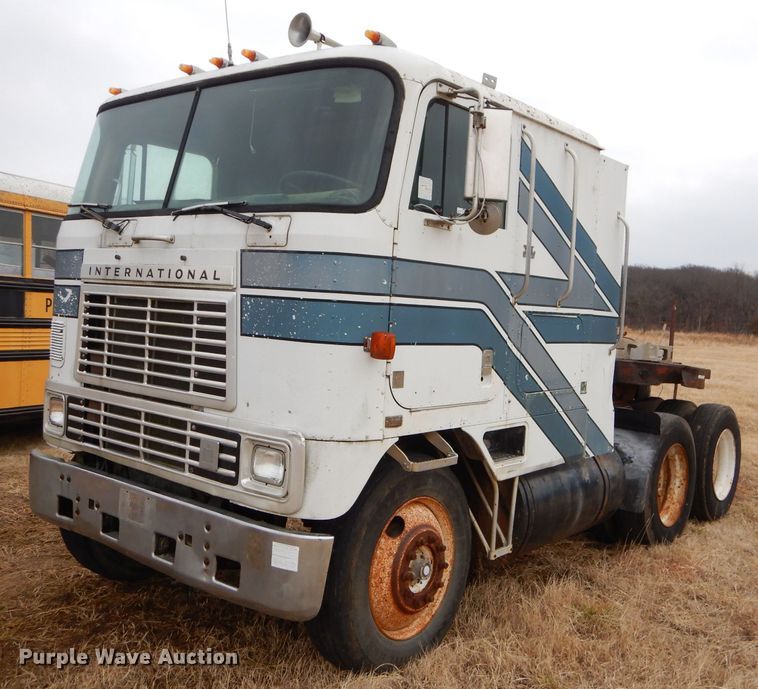 1985 International 9670 semi truck - GB9653