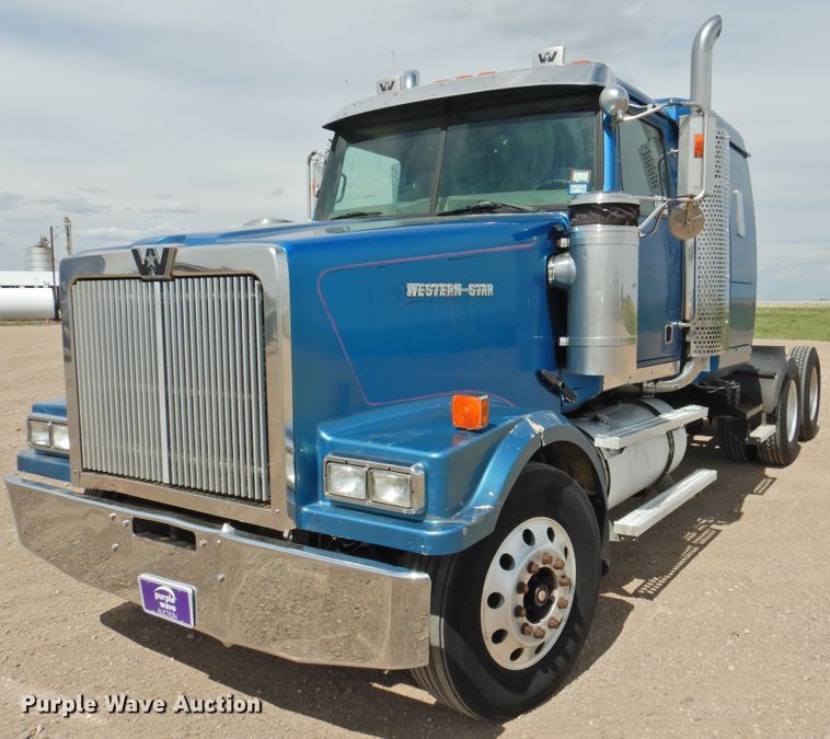 2000 Western Star 4964FX semi truck - DI0104