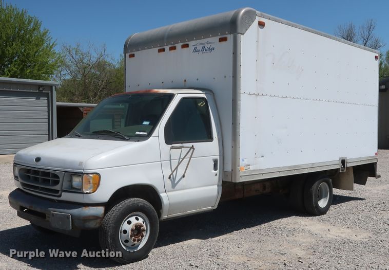 2002 Ford Econoline E350 Super Duty box truck - GS9857
