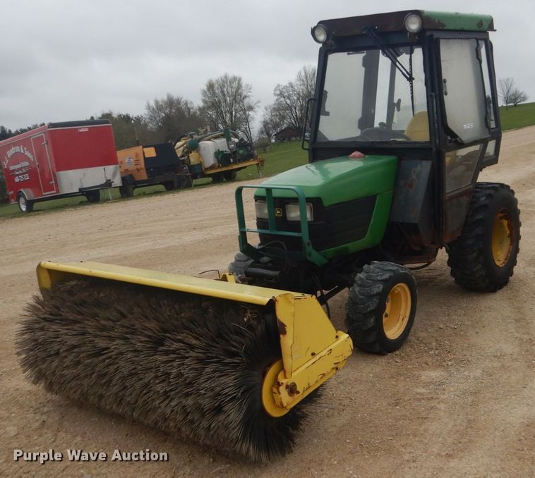 John Deere 4100 MFWD tractor - GW9802