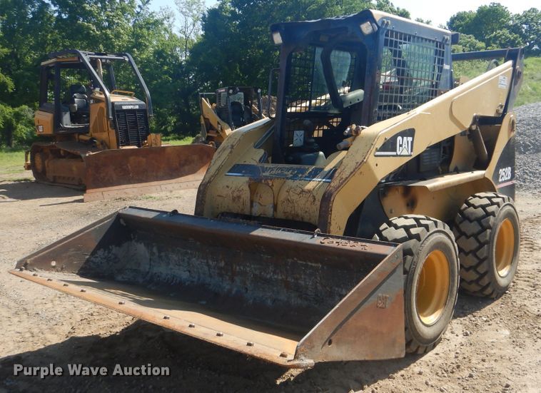 2005 Caterpillar 252B  skid steer loader - DG8574