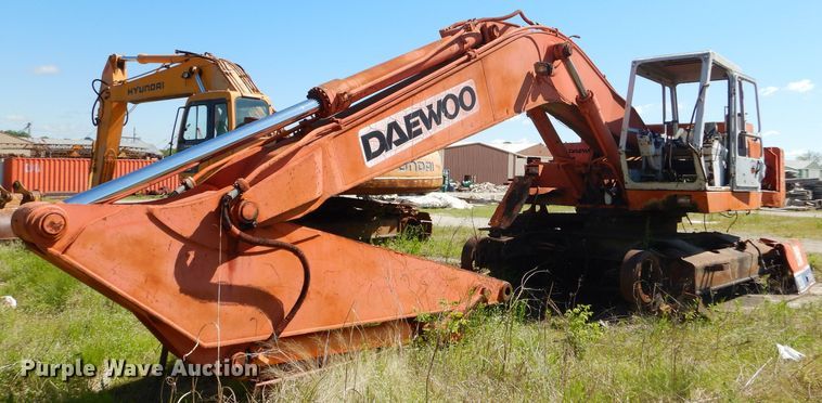 1994 Daewoo DH320  excavator - GN9260