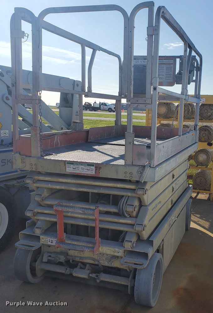 1999 JLG 2646E2  scissor lift - GU9975