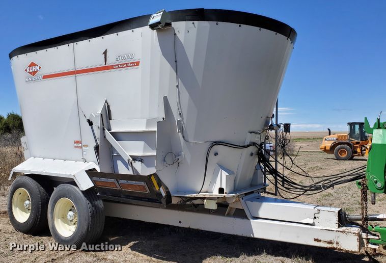 2010 Kuhn Knight 50100 Vertical Maxx feed mixer - DJ3121