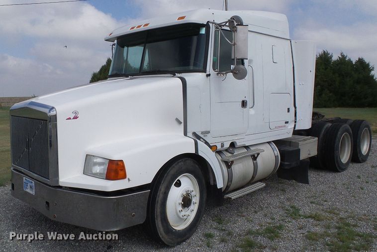 1997 Volvo WIA  semi truck - DH4933