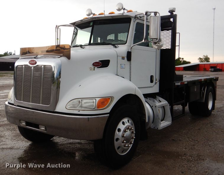 2008 Peterbilt 335  flatbed truck - GF9205