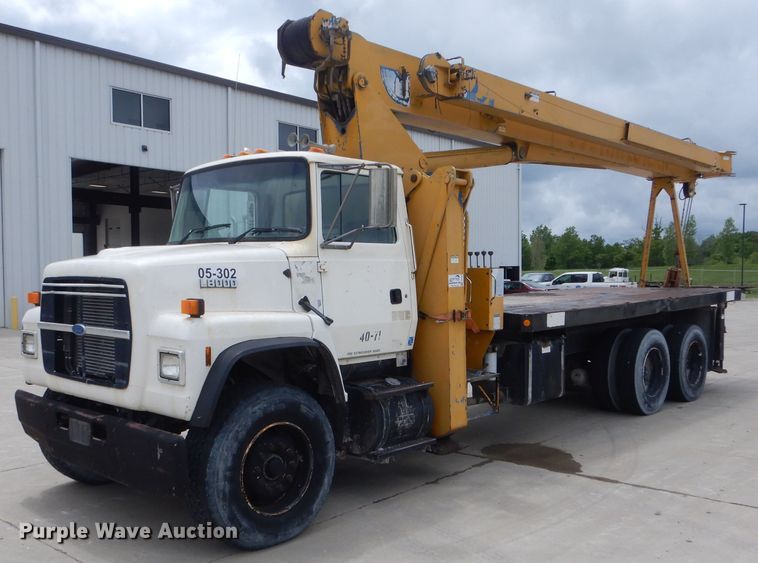 1996 Ford L8000  crane truck - DF3192