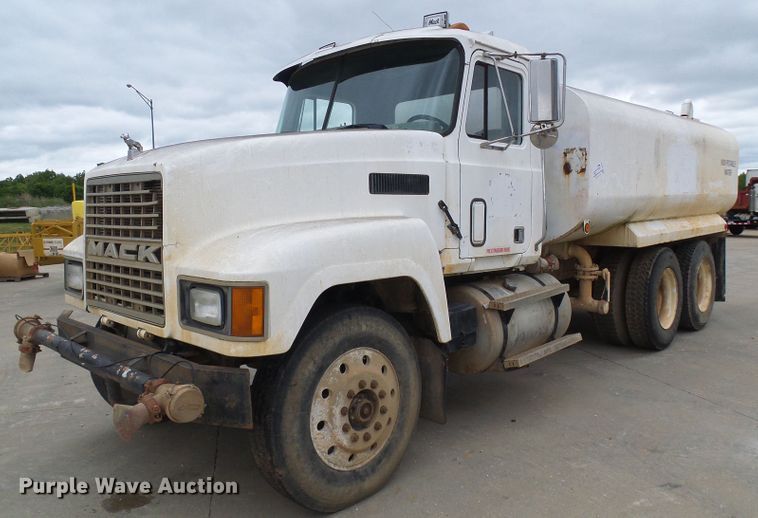 1991 Mack CH613  tank truck - DG5693