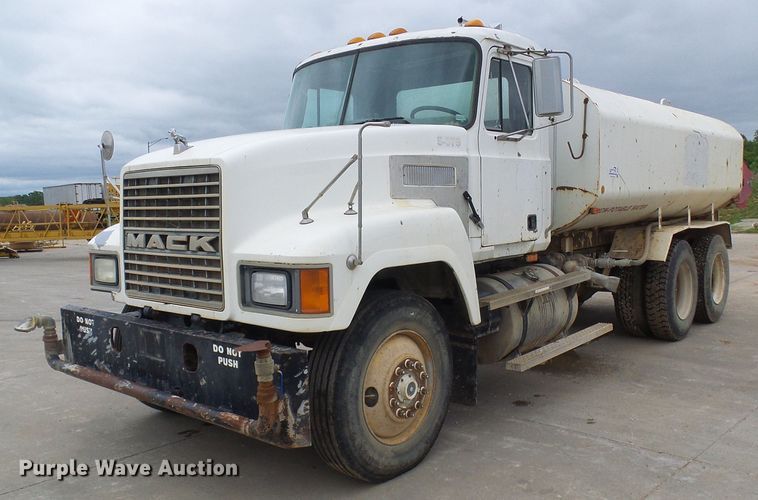 1995 Mack CH613  tank truck - DG5694