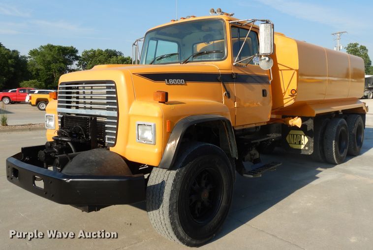 1996 Ford L8000 water truck - DG7821
