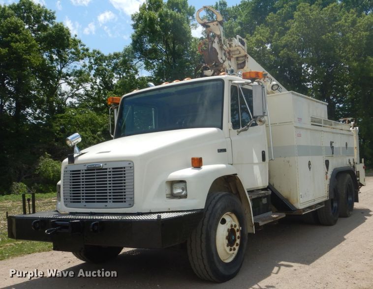 1996 Freightliner FL80  digger derrick truck - FX9197