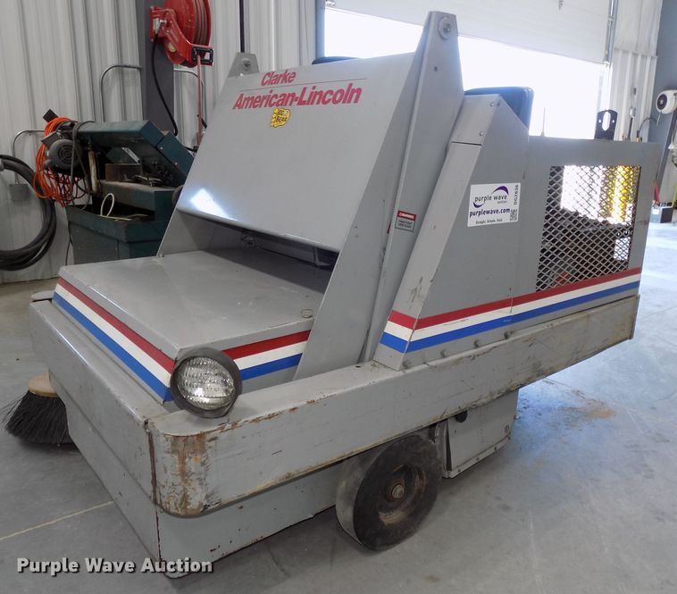 Clarke American Lincoln 6100 sweeper - DG2636