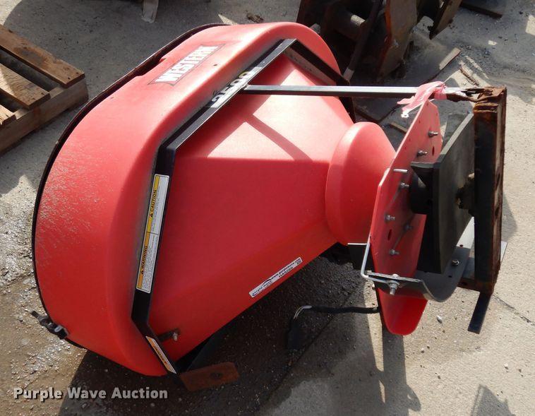 (2) Western 2500 spreaders - HA9288