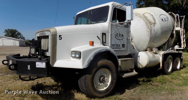 1994 Freightliner FLD  ready mix truck - DG2613