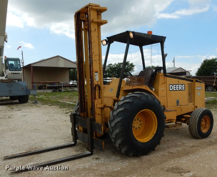 2001 John Deere 486E forklift - DG6836