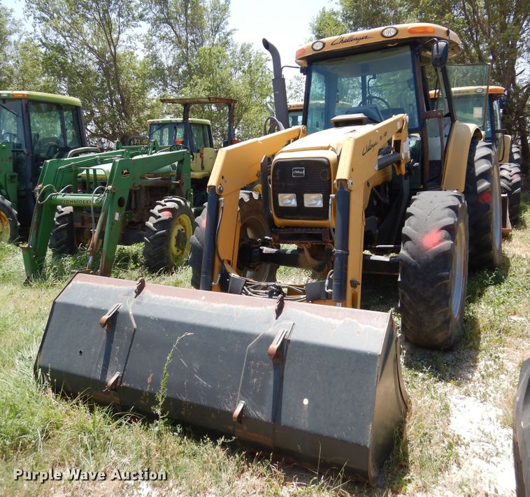 2005 Challenger MT465B  MFWD tractor - HV9229
