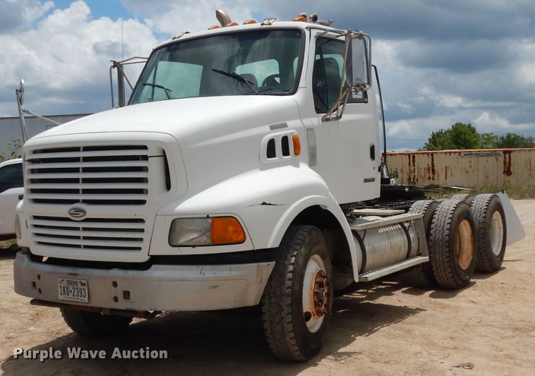 2000 Sterling A-Line  semi truck - DG6812