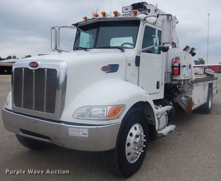 2012 Peterbilt 337  tire service truck - GM9059