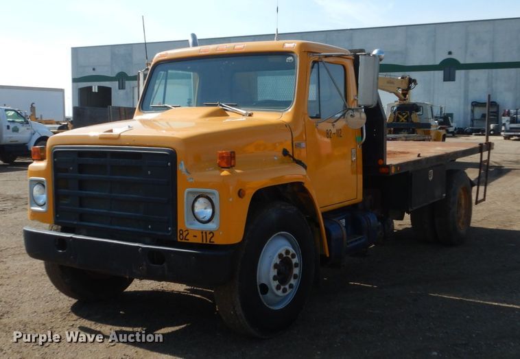 1986 International 1900  flat dump bed truck - GA9161